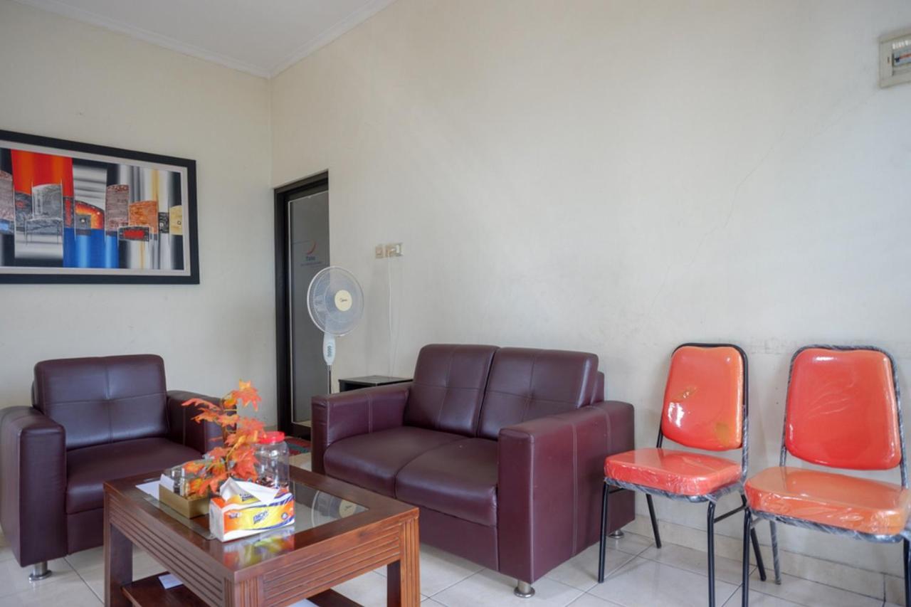 Hotel Reddoorz Syariah Near Exit Tol Krapyak Semarang Exterior foto
